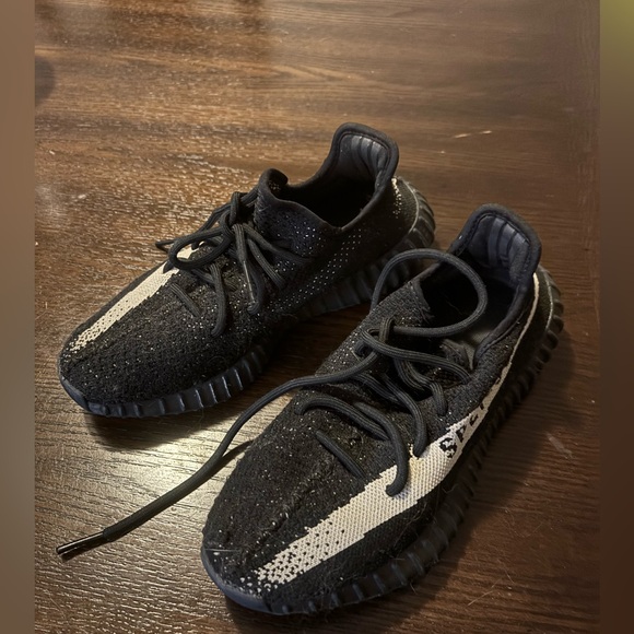 Yeezy Adidas Boost 350 V2 Oreo - Picture 4 of 5